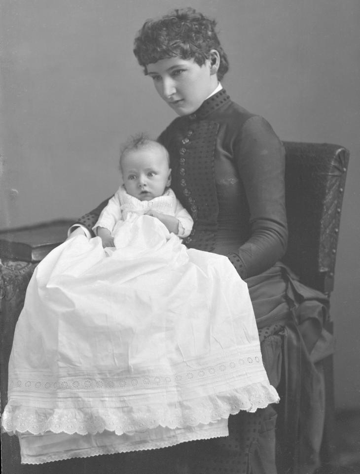 Mme Henry M. Belcher et son bébé Frederick, Montréal, QC, 1885