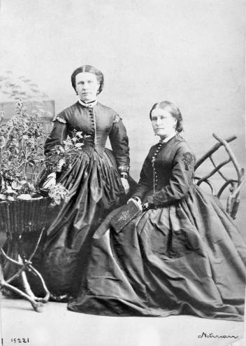 Mme Capel et Mme Phillips, Montréal, QC, 1865