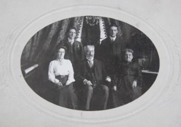 Louis-Joseph Cartier et sa famille, St-Jean, QC, vers 1905