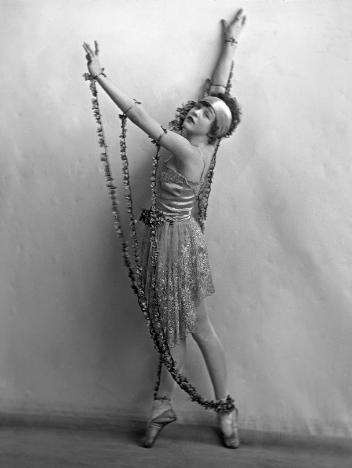 Miss Finney dancing, Montreal, QC, 1923