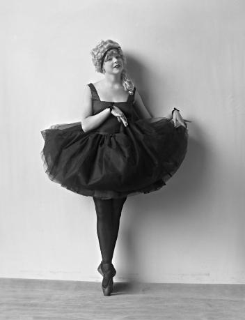 Mlle Finney en train de danser, Montréal, QC, 1923