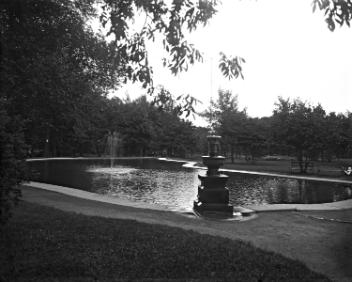 Pond in Westmount Park, Westmount, QC, 1916