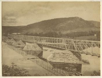Pont ferroviaire de l'Intercolonial, rivière Ristigouche, QC, N.-B., vers 1875