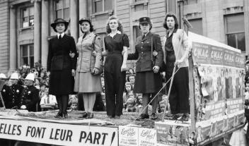 Parade de recrutement, Service féminin de l’Armée canadienne, Qc, 1943-1945