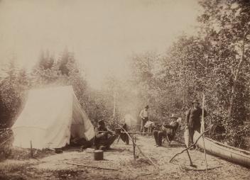 Camp de pêcheurs sur la Ristigouche, QC-N.-B., vers 1870