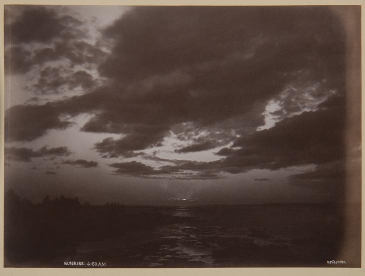 Lever du soleil (4 h 30) sur le fleuve Saint-Laurent, QC,  vers 1870