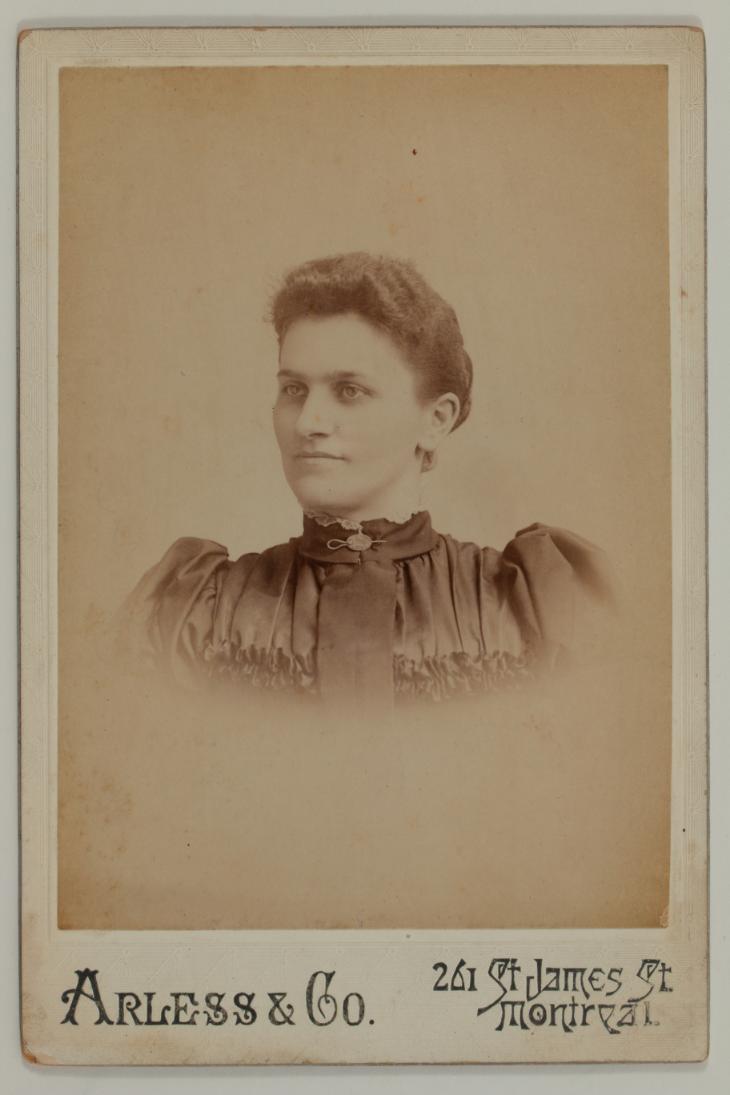 Portrait d’une femme non identifiée, Montréal, Québec, 1888-1907