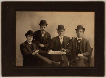 Portrait de groupe d’hommes non identifiés, Richmond, Québec, vers 1905-1907
