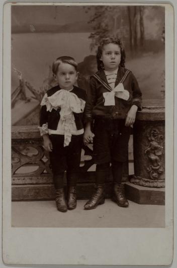 Portrait de deux garçons non identifiés, Québec, Québec, 1891-1892