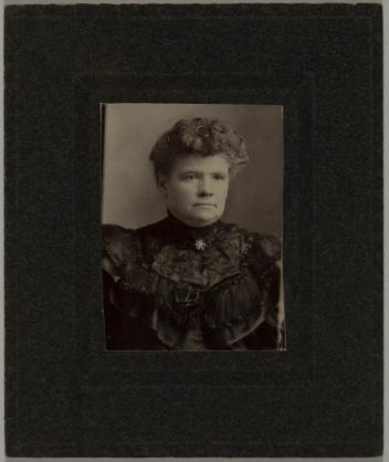 Portrait d’une femme non identifiée, Québec, Québec, 1891-1900