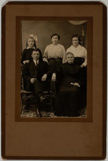 Jérémie Michaud's family, Warwick, Quebec, 1900-1915