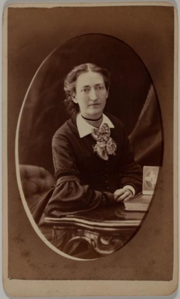Portrait d’une femme non identifiée, Québec, Québec, 1869-1875