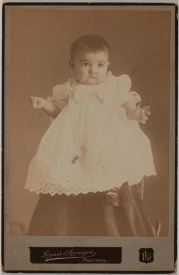 Portrait d’un bébé non identifié, Montréal, Québec, 1892-1914