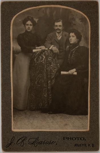 Portrait de groupe de personnes non identifiées, Joliette, Québec, 1890-1915