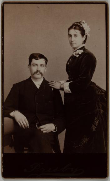 Portrait d’un couple non identifié, Sherbrooke, Québec, 1870-1895
