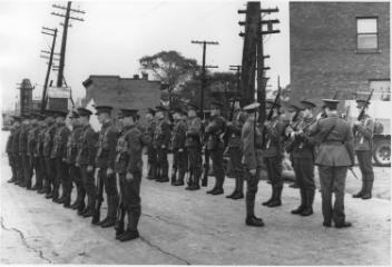 Inspection of Victoria Rifles group, Lachine Canal, Montreal, QC, 1939