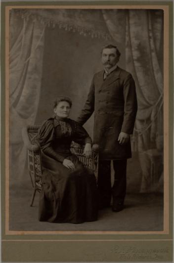 Portrait of an unidentified couple, Trois-Rivières, Quebec, 1888-1900