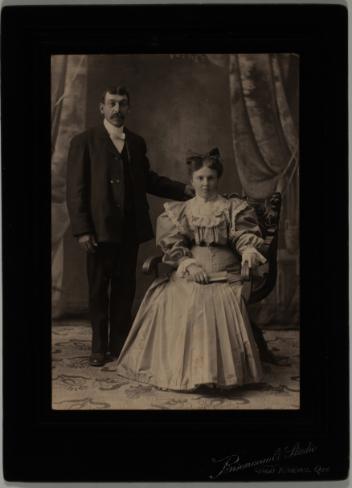 Portrait of an unidentified couple, Trois-Rivières, Quebec, 1901-1915