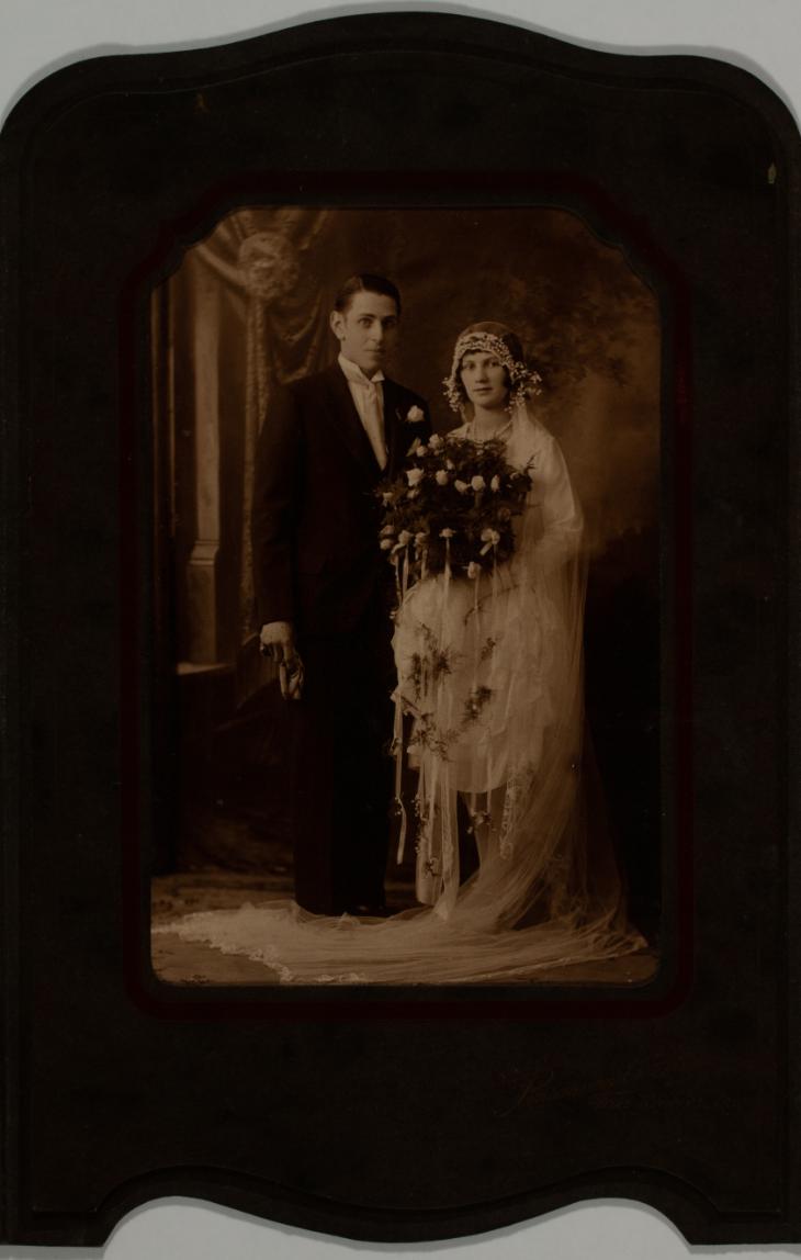 Portrait de mariage d’un couple non identifié, Trois-Rivières, Québec, 1915-1930
