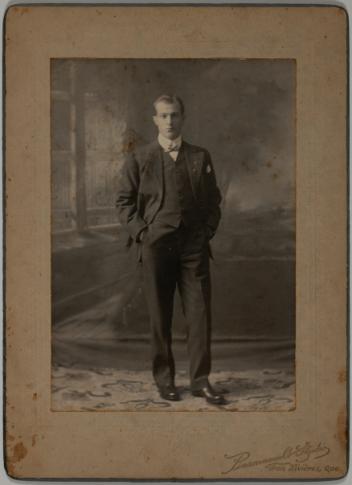 Portrait of an unidentified man, Trois-Rivières, Quebec, 1901-1933