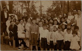 Portrait de groupe de personnes non identifiées, Montréal, Québec, 1912-1922 ?
