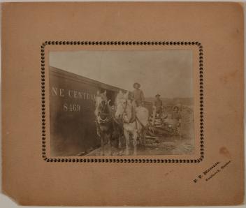 Portrait de groupe de travailleurs non identifiés, Coaticook ?, Québec, 1890-1905