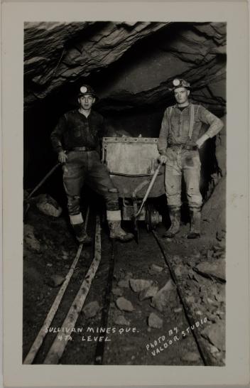 Quatrième niveau à la mine Sullivan, Québec, vers 1935