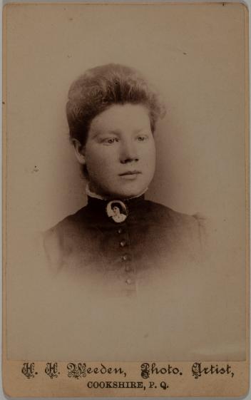 Portrait d’une femme non identifiée, Cookshire, Québec, 1880-1890