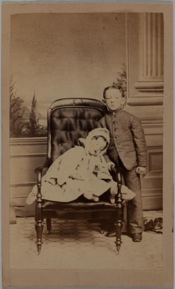 Joseph Marks avec sa sœur, Toronto, Ontario, 1862-1867