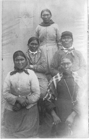 « La famille royale », autochtones de la Manouane, QC, vers 1900