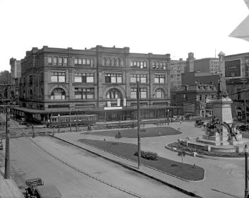 Henry Morgan's store and Phillips Square, Montreal, QC, 1916