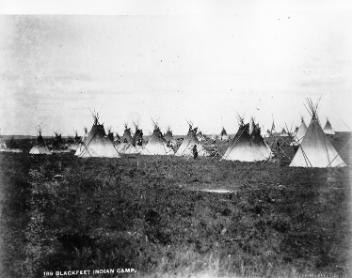 Campement Niisitapiikwan, près de Calgary, Alb., vers 1888