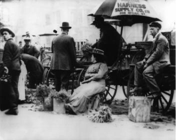 Vendors, Jacques Cartier Square Market, Montreal, QC, about 1910