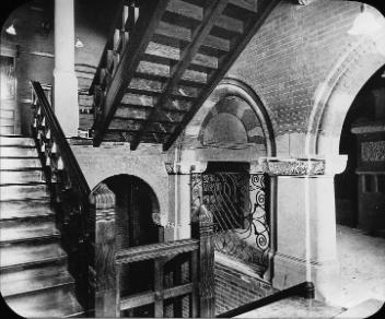 Escalier, pavillon Macdonald de physique, Université McGill, Montréal, QC, vers 1901