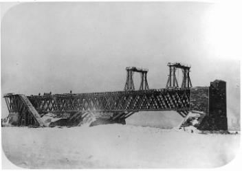 Échafaudage pour la pose du tube central, vue prise depuis la glace, pont Victoria, Montréal, QC, 1859