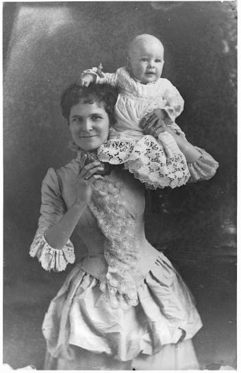 Mme Sproule et son bébé, Montréal, QC, 1885