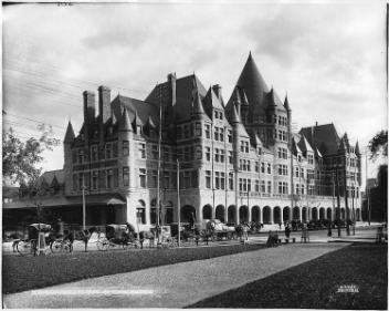 Place Viger, hôtel et gare du CP, Montréal, QC, vers 1901