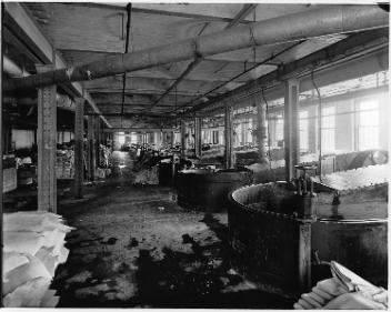 Salle des piles, usine de pâte Laurentide, Grand-Mère, QC, vers 1900