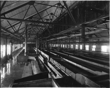 Département de tamisage de la pâte mécanique, usine de pâte Laurentide, Grand-Mère, QC, vers 1908