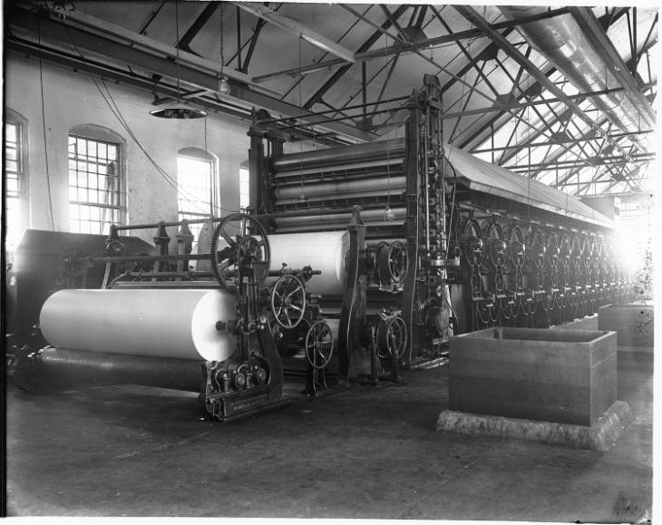 Partie sèche de la salle des machines, usine de pâte Laurentide, Grand-Mère, QC, vers 1908