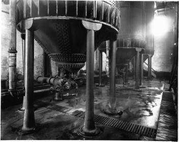 Salle de lessivage du rez-de-chaussée, usine de pâte Laurentide, Grand-Mère, QC, vers 1908
