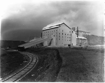 Asbestos & Asbestis Company Mills, Asbestos, QC, 1909