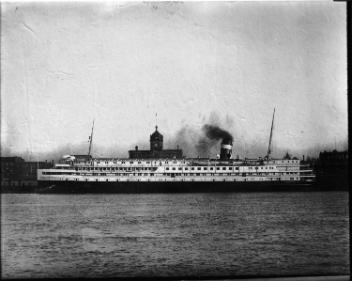 Le vapeur « Noronic », Canada Steamships, Montréal, QC, vers 1915, copie réalisée vers 1920