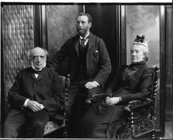 Sir William Collis Meredith, son épouse Lady Sophia Meredith et leur fils William H. Meredith, Montréal, QC, 1890