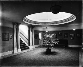 Interior, Wm. Notman & Son photographic studio, Montreal, QC, 1913