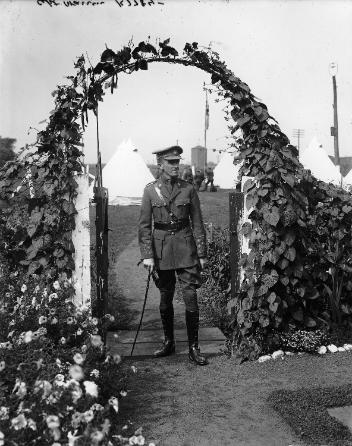 Captain Warren, army picket guard, Highlands station, Lasalle, QC, 1918