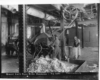 Coupeuse de chiffons, usine de papier Howard Smith, Beauharnois, QC, copie réalisée en 1919-1920