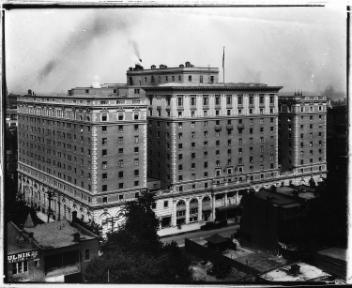 Hôtel Mount Royal, rue Peel, Montréal, QC, copie realisée en 1923