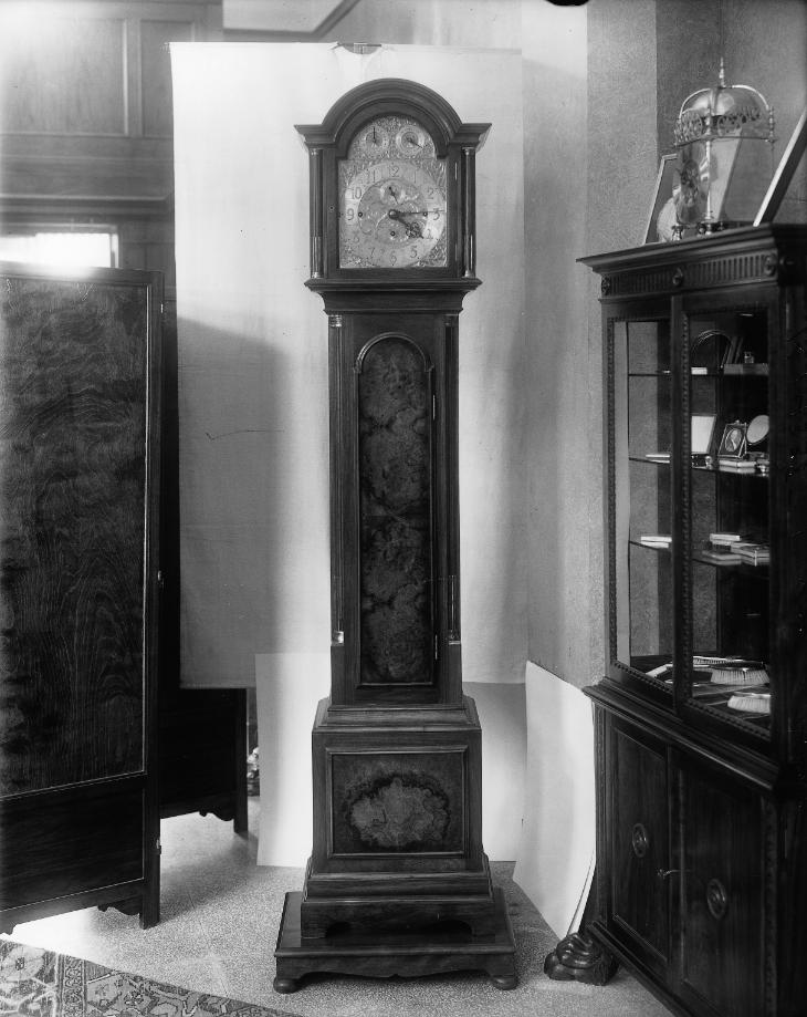 Horloge de parquet photographiée pour M. Desbarats, 1928
