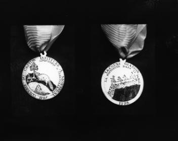 La médaille du Beaver Club de Jacques Glasson, photographié pour M. McLennan en 1895
